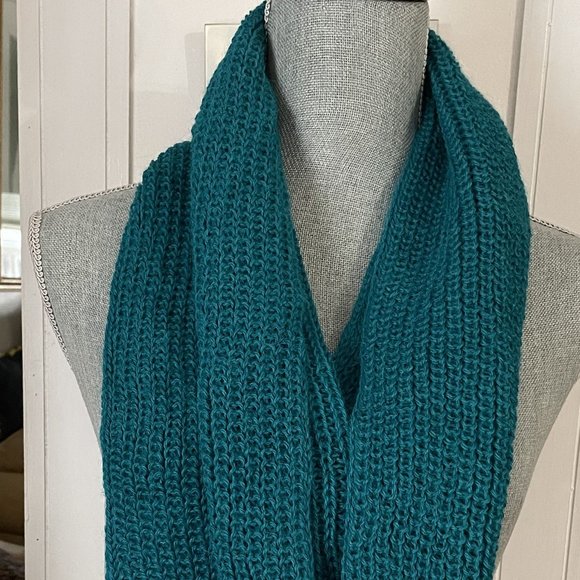 Handmade turquoise knit wool infinity scarf - Picture 2 of 8
